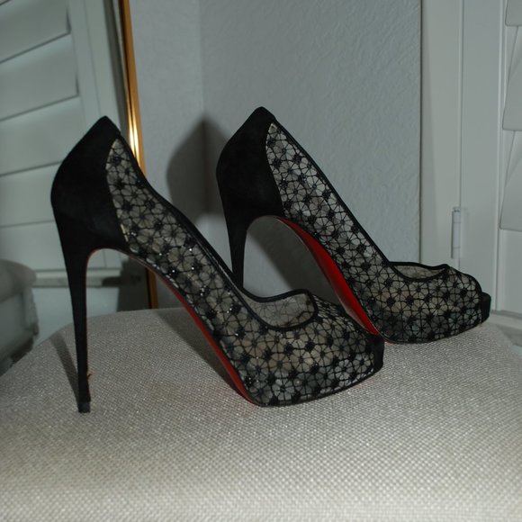 CHRISTIAN LOUBOUTIN - VERY LACE PLATFORM PUMPS - Picture 10 of 12